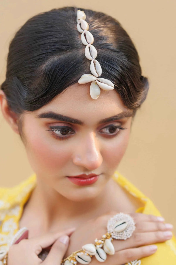 Karnavati Tikka Earrings