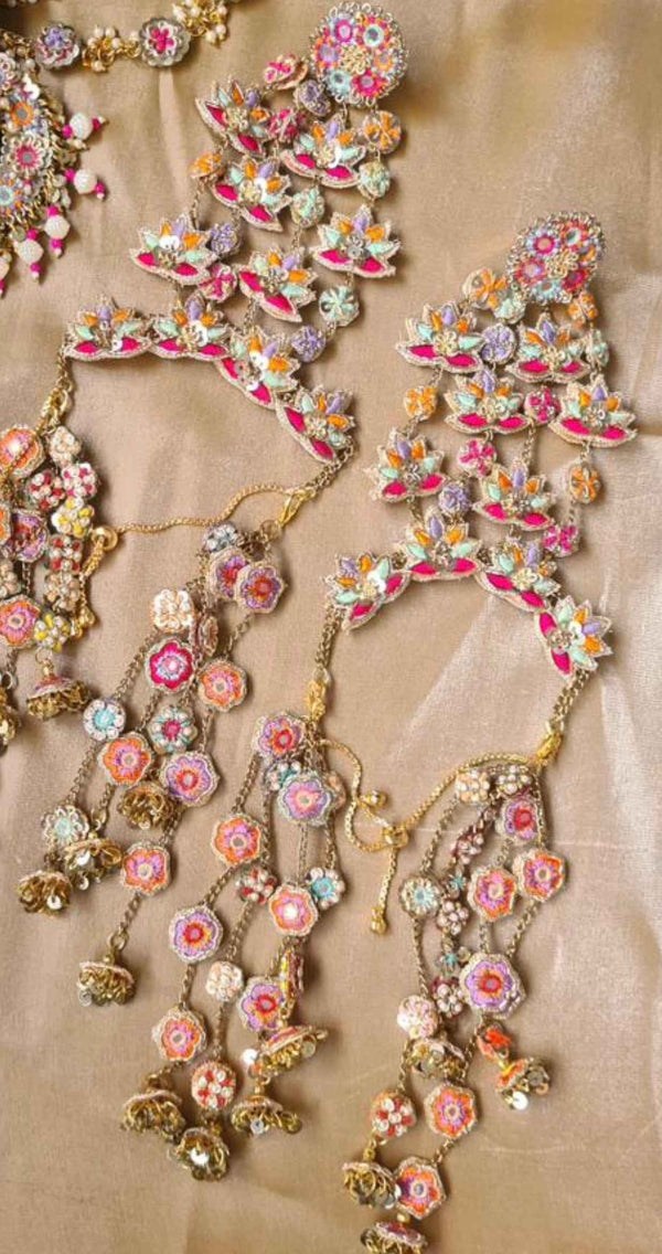 Lotus haathful with hangings