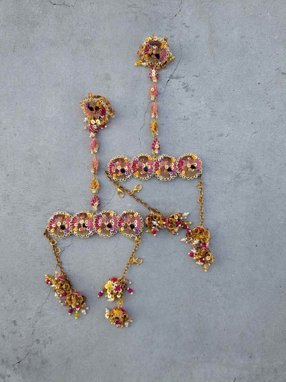 Situ (necklace+tikka+eariings+haathful+kaleeras)