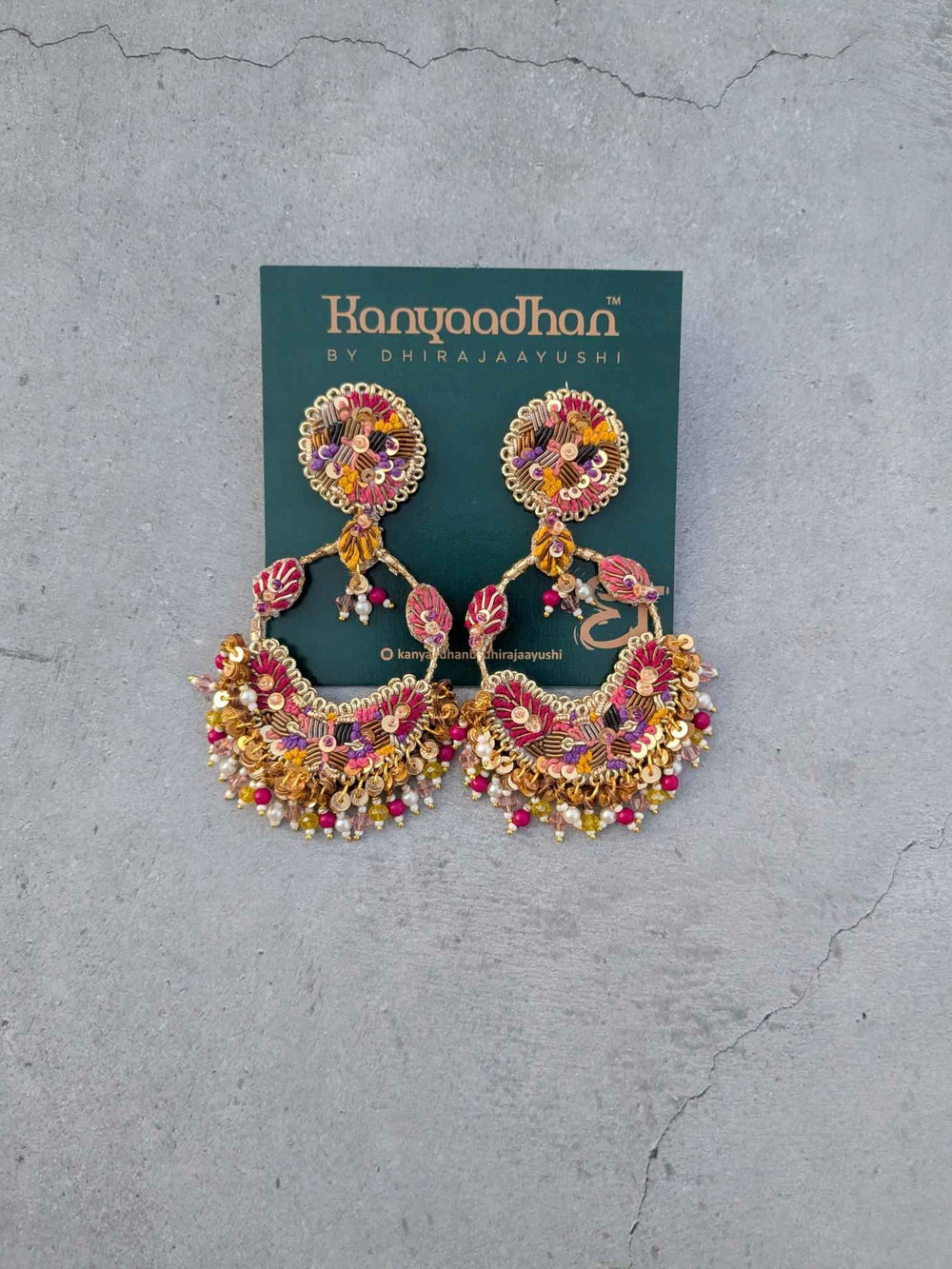 Situ (necklace+tikka+eariings+haathful+kaleeras)