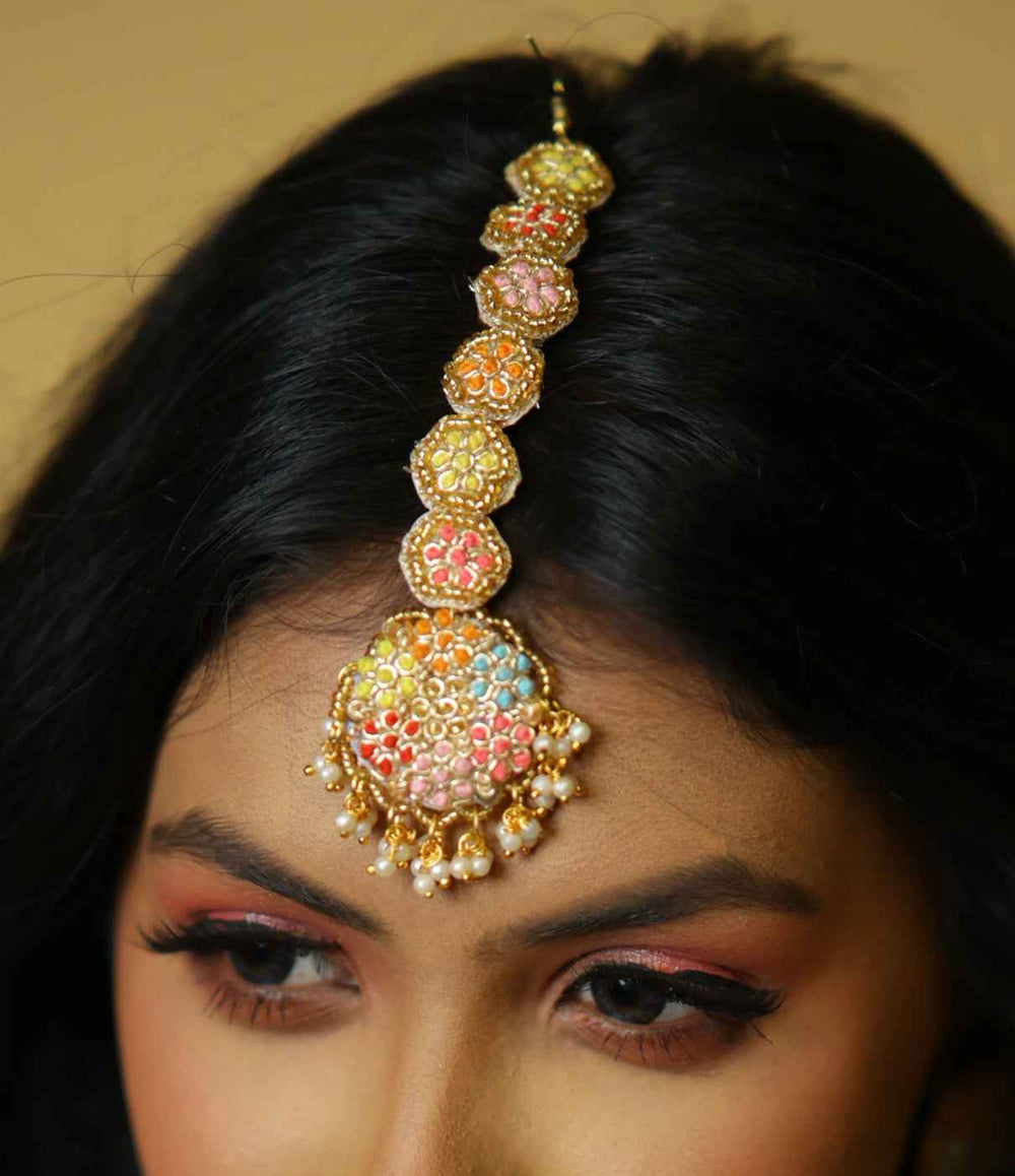 Niharika Earrings Necklace Tikka