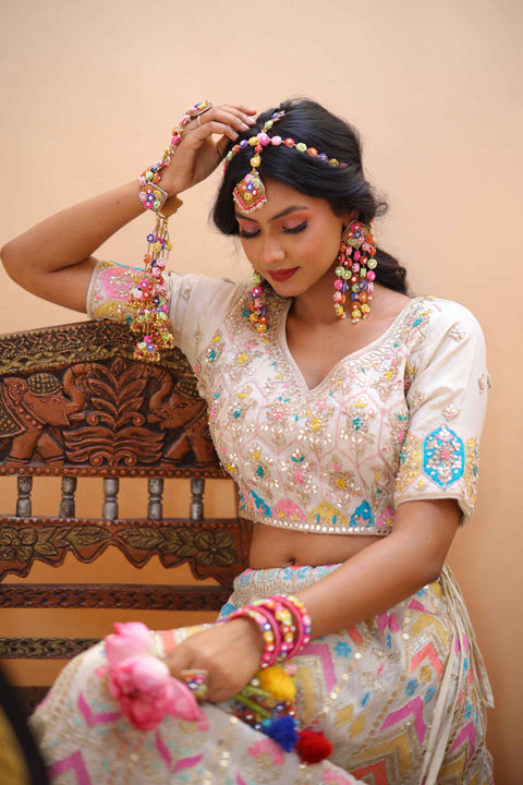 Arnika (earrings+earchain+sheeshpatti+haathful with kaleeras)