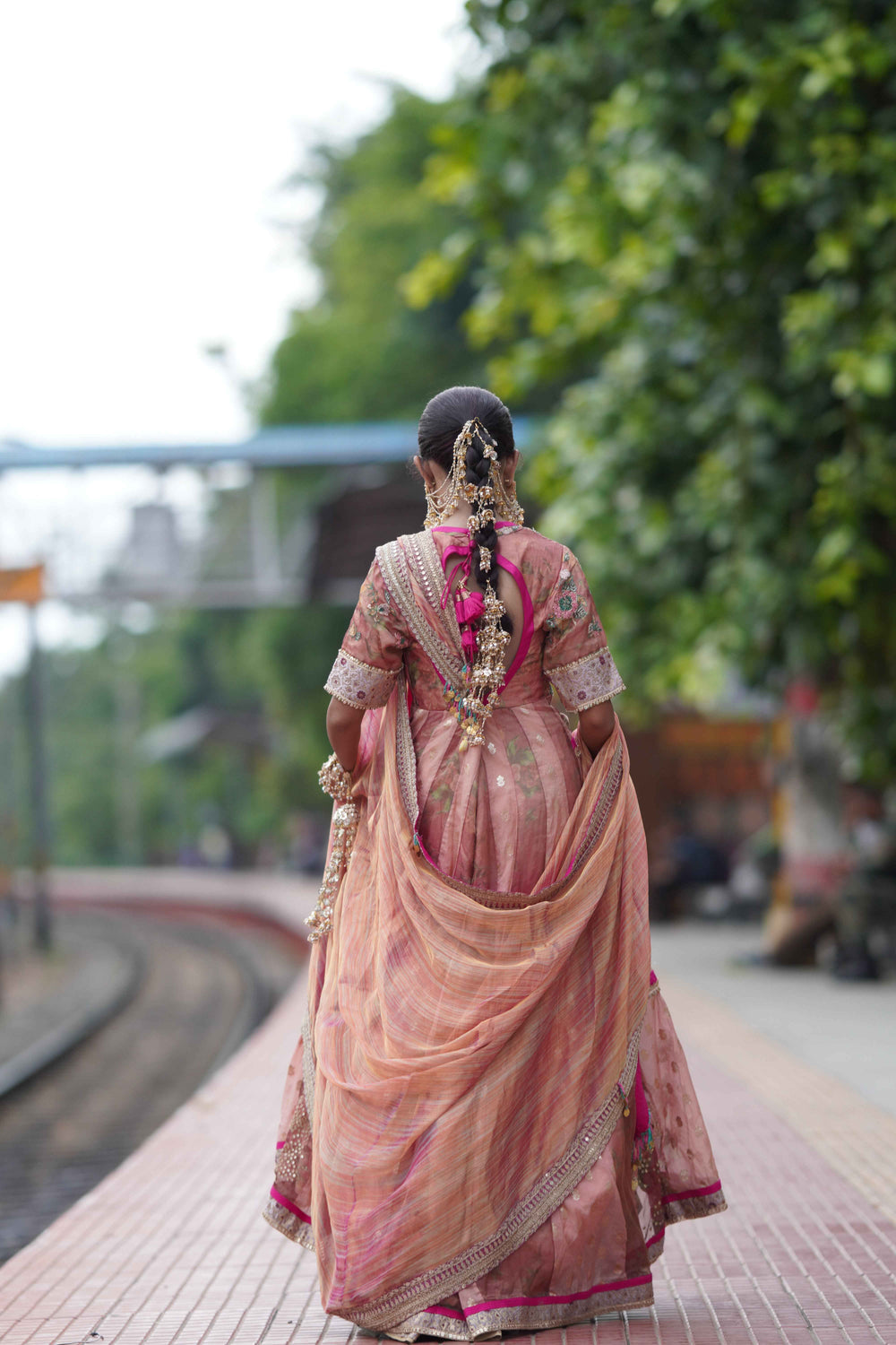Shuvangi Full Set ( necklace+earrings+earchain+tikka+bangles pair+hairbraids )