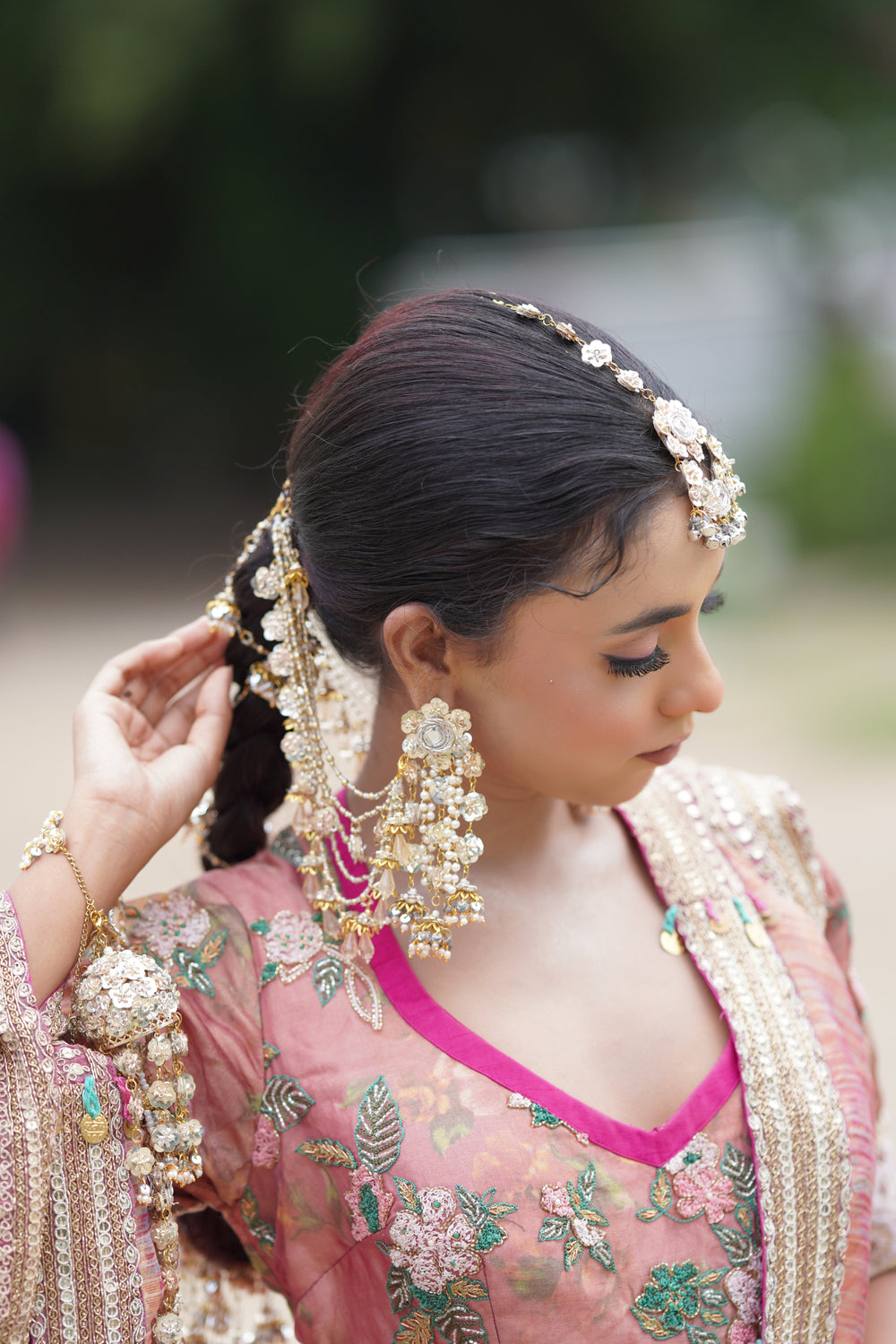 Shuvangi Full Set ( necklace+earrings+earchain+tikka+bangles pair+hairbraids )