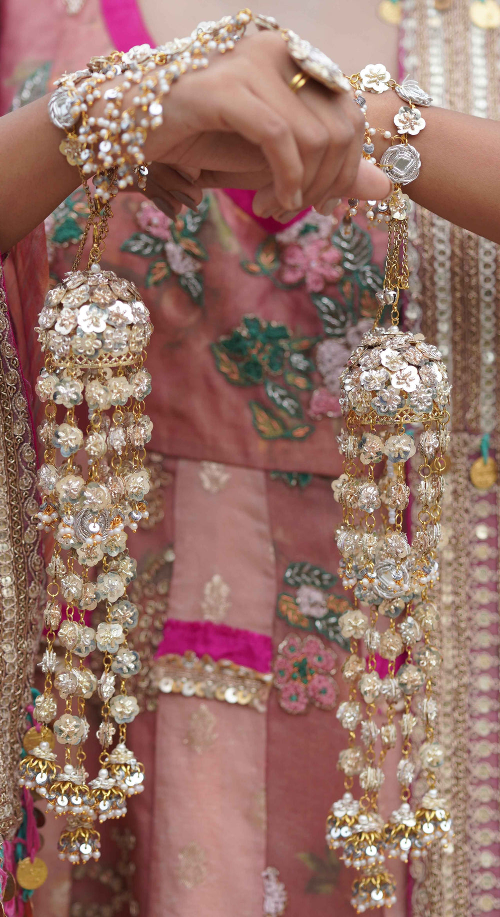 Shuvangi Haathful with kaleeras(Set of 2)