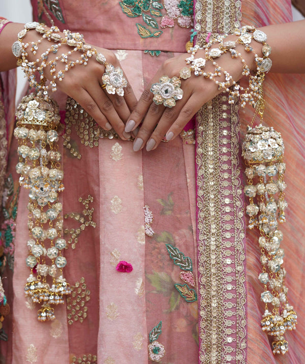 Shuvangi Haathful with kaleeras(Set of 2)