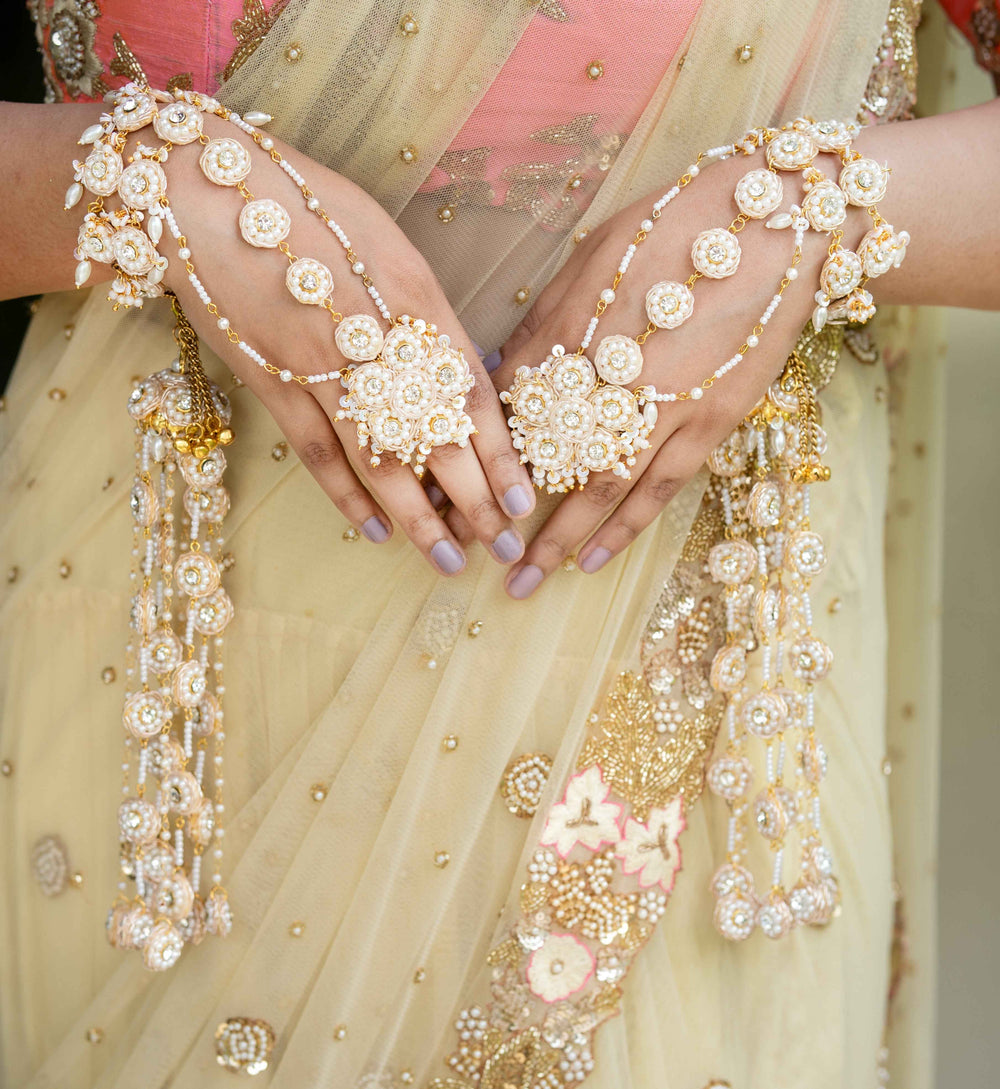 Nibedita Haathful with kaleeras(Set of 2)