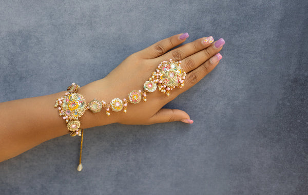 simgle line Beaded haathful